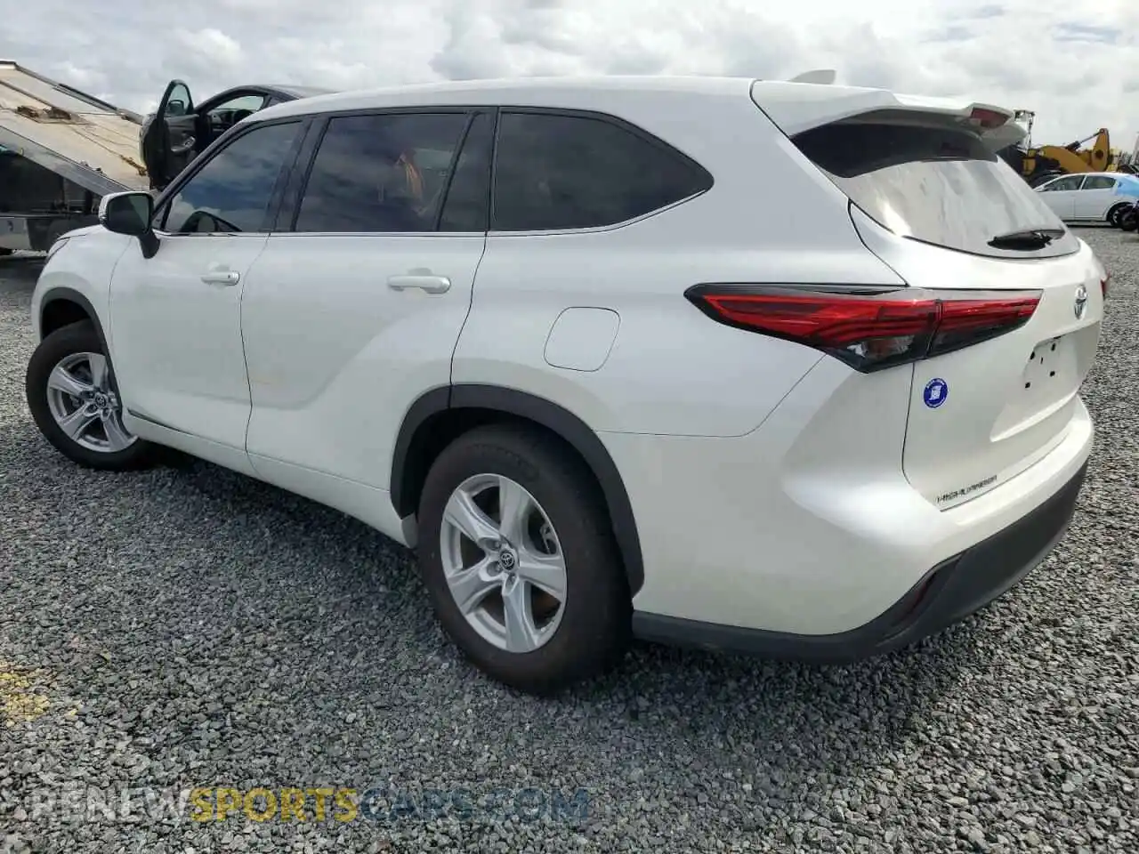 2 Photograph of a damaged car 5TDCZRAH2MS531196 TOYOTA HIGHLANDER 2021
