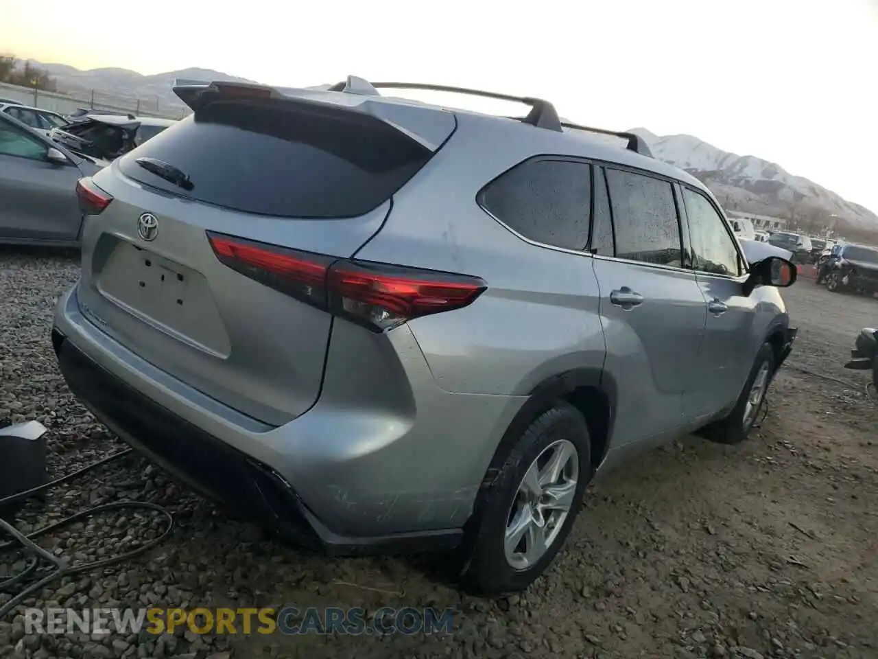 3 Photograph of a damaged car 5TDCZRAH2MS537743 TOYOTA HIGHLANDER 2021