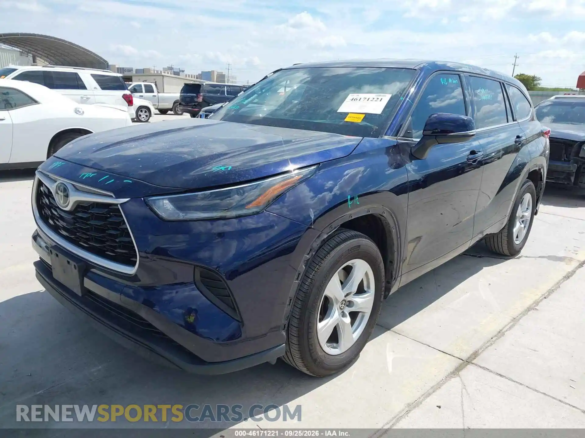 2 Photograph of a damaged car 5TDCZRAH7MS536488 TOYOTA HIGHLANDER 2021