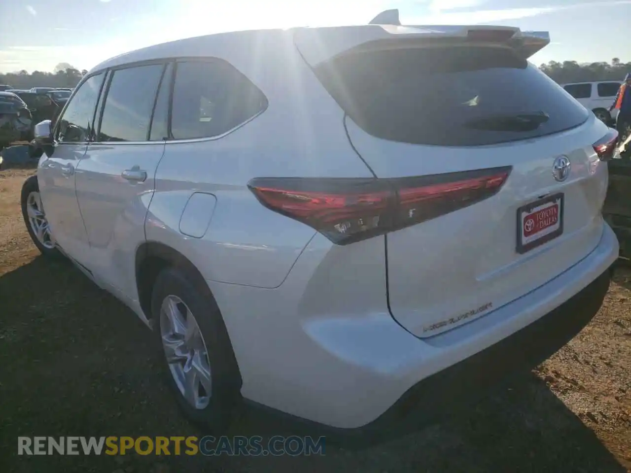 3 Photograph of a damaged car 5TDCZRAH8MS531459 TOYOTA HIGHLANDER 2021