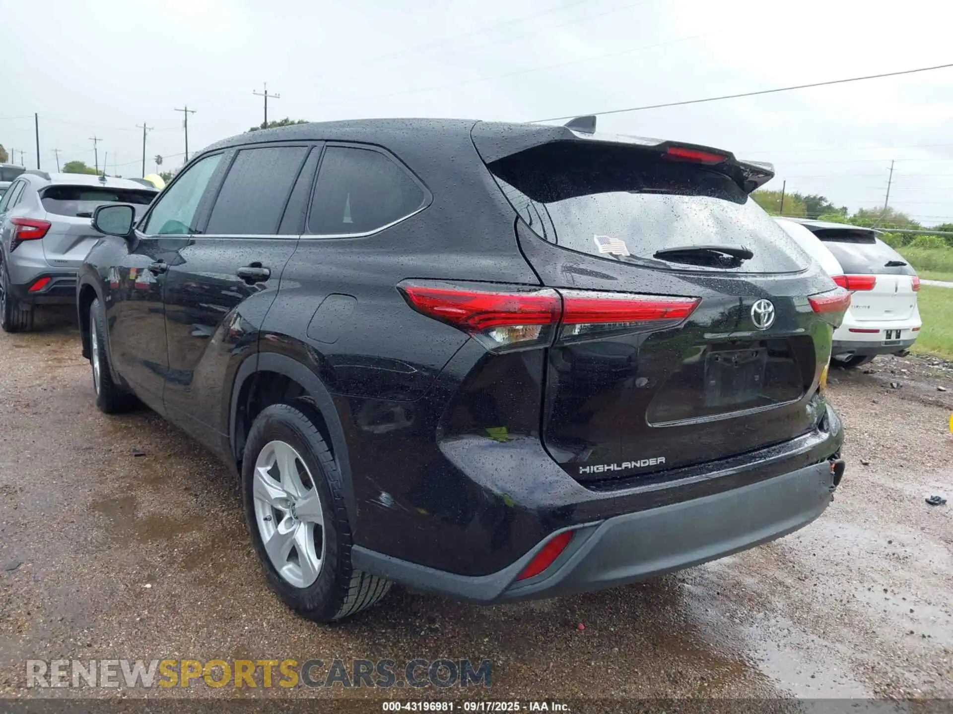 3 Photograph of a damaged car 5TDCZRAHXMS063492 TOYOTA HIGHLANDER 2021