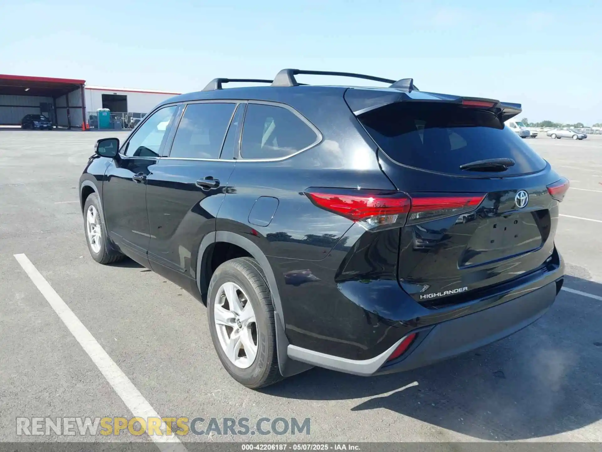 3 Photograph of a damaged car 5TDCZRBH1MS558663 TOYOTA HIGHLANDER 2021