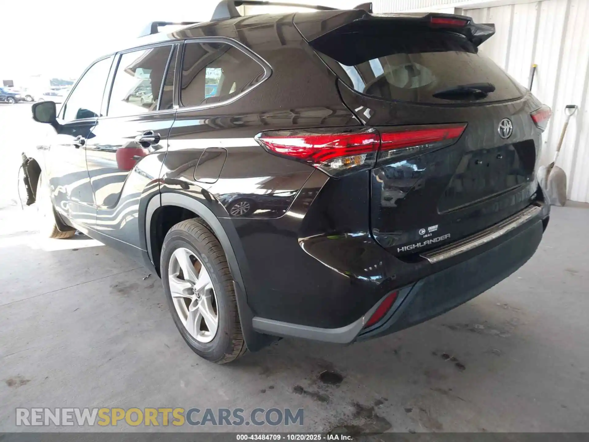 3 Photograph of a damaged car 5TDCZRBH4MS157706 TOYOTA HIGHLANDER 2021