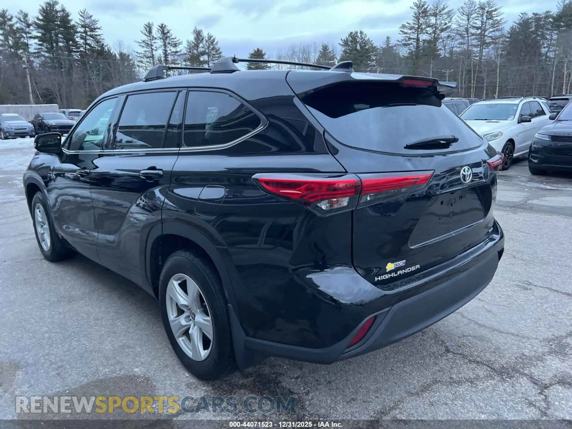 3 Photograph of a damaged car 5TDCZRBHXMS530800 TOYOTA HIGHLANDER 2021