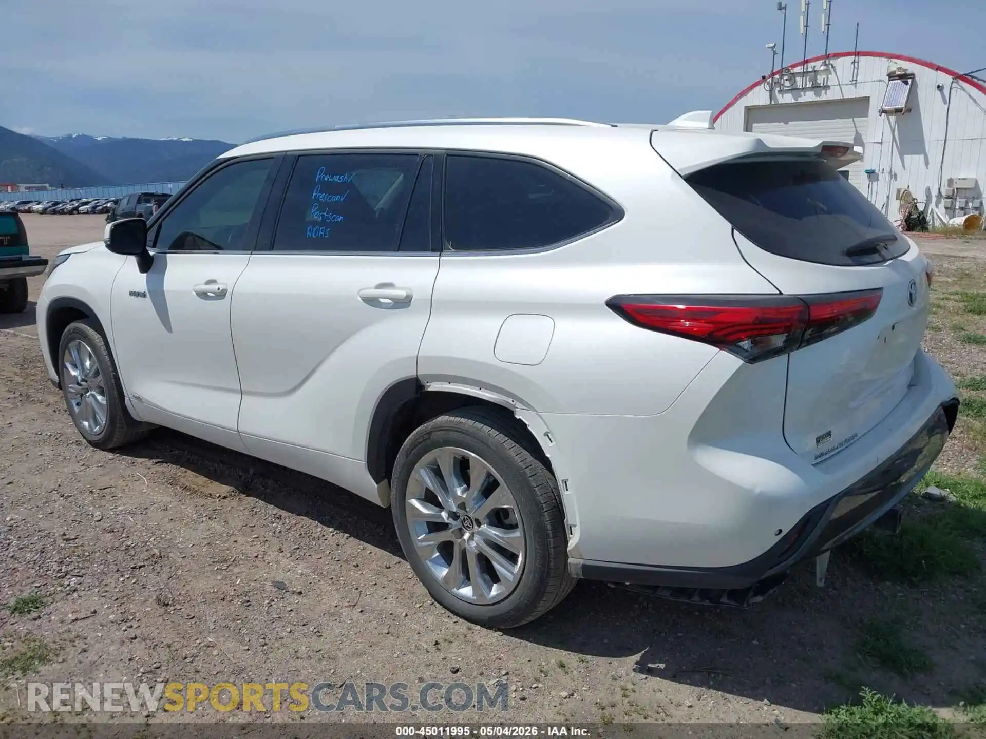 3 Photograph of a damaged car 5TDDBRCH4MS025875 TOYOTA HIGHLANDER 2021