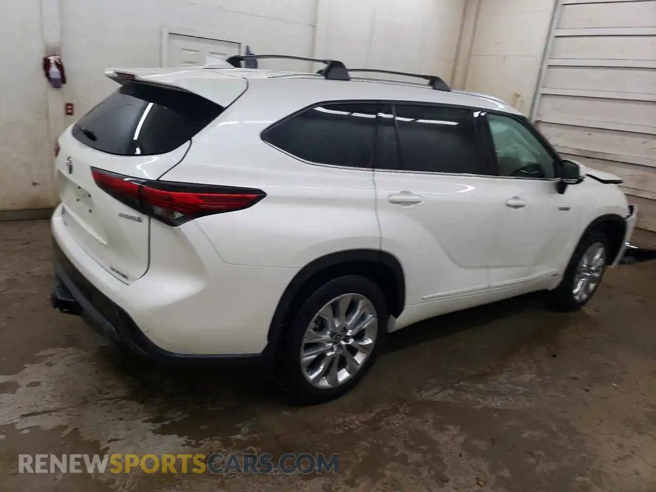 3 Photograph of a damaged car 5TDDBRCH5MS531344 TOYOTA HIGHLANDER 2021
