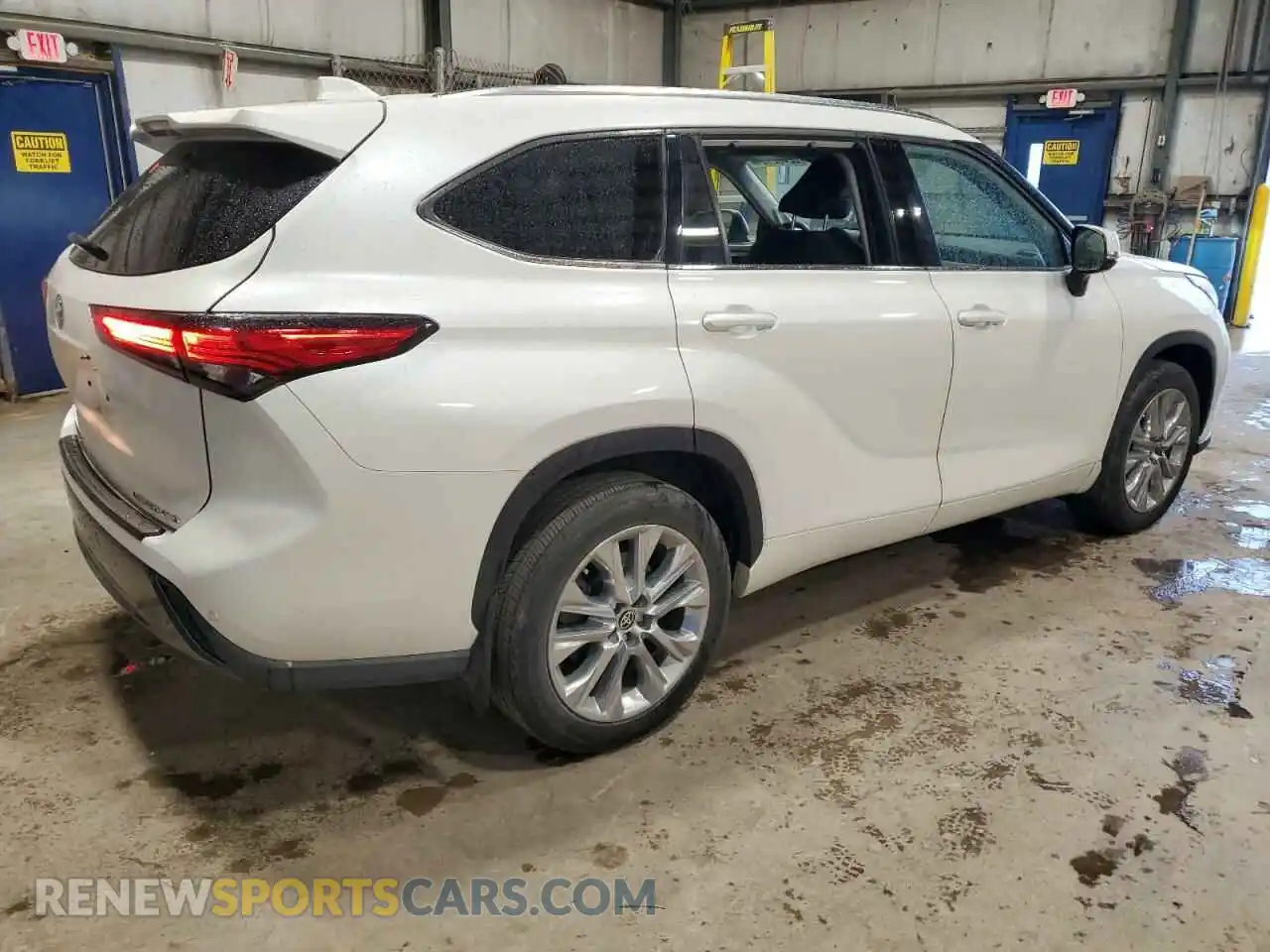 3 Photograph of a damaged car 5TDDZRBH0MS056490 TOYOTA HIGHLANDER 2021