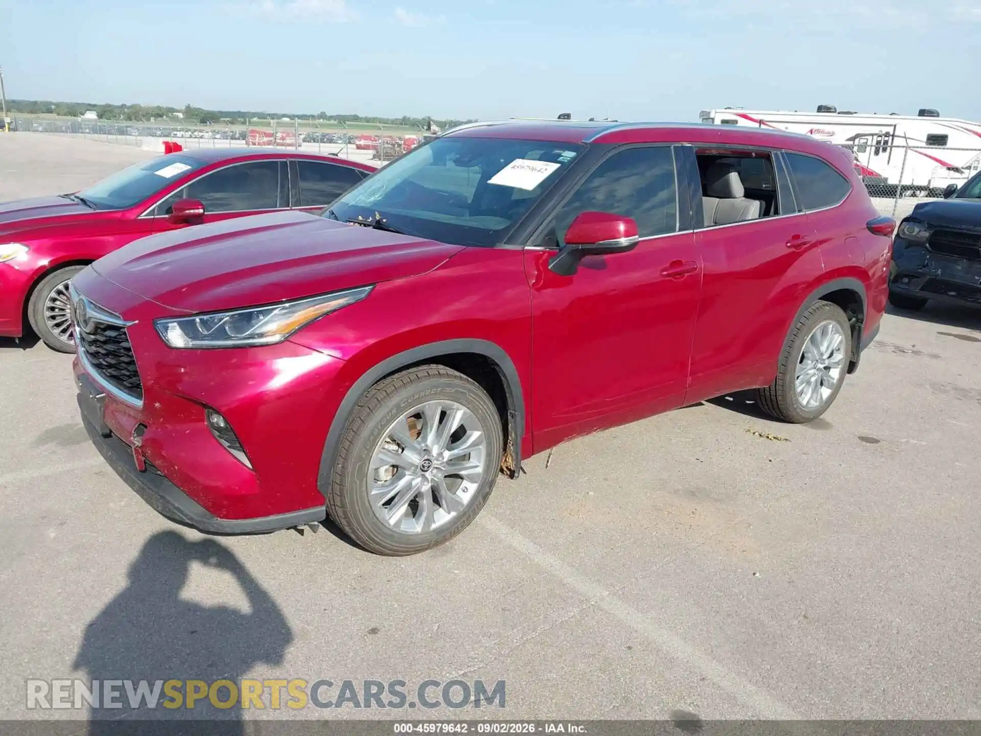 2 Photograph of a damaged car 5TDDZRBH0MS074827 TOYOTA HIGHLANDER 2021