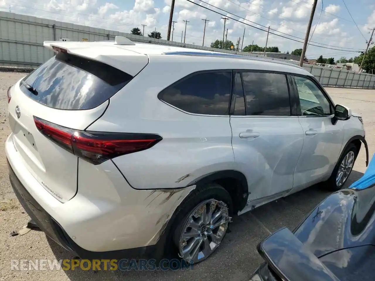 3 Photograph of a damaged car 5TDDZRBH0MS111584 TOYOTA HIGHLANDER 2021