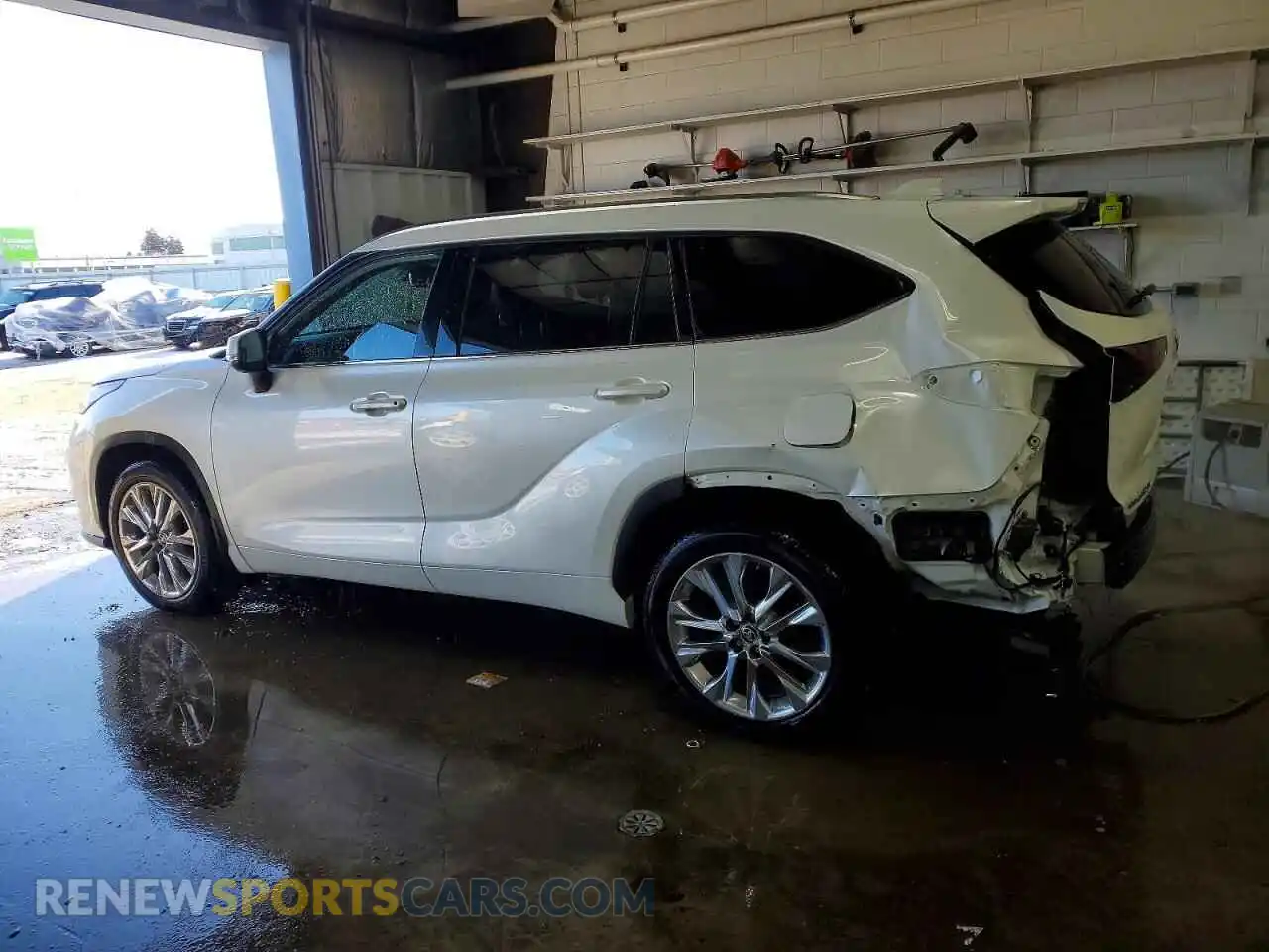 2 Photograph of a damaged car 5TDDZRBH1MS065618 TOYOTA HIGHLANDER 2021