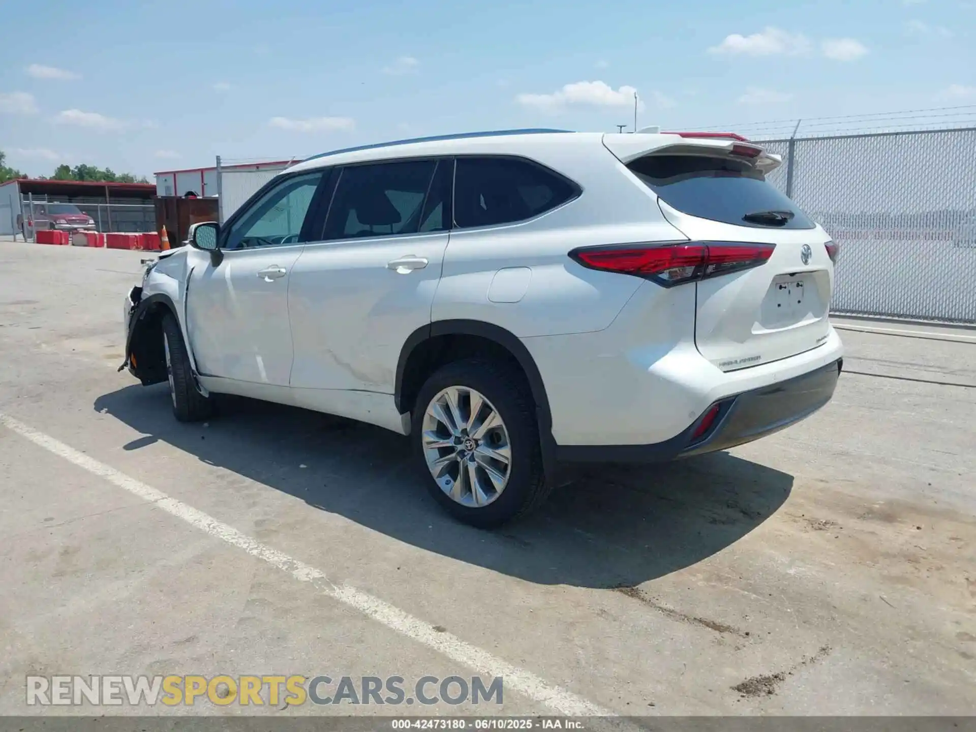 3 Photograph of a damaged car 5TDDZRBH3MS088852 TOYOTA HIGHLANDER 2021