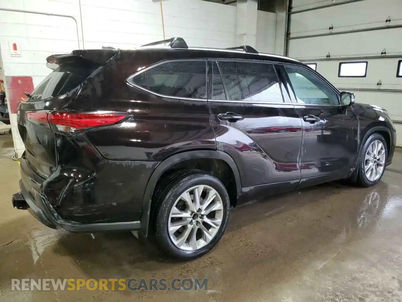 3 Photograph of a damaged car 5TDDZRBH5MS085712 TOYOTA HIGHLANDER 2021