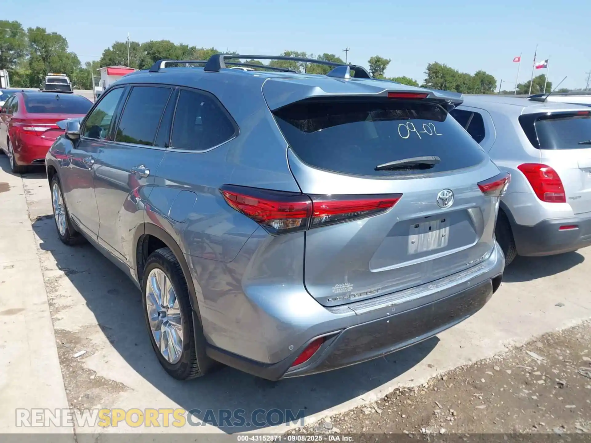 3 Photograph of a damaged car 5TDDZRBH9MS069786 TOYOTA HIGHLANDER 2021