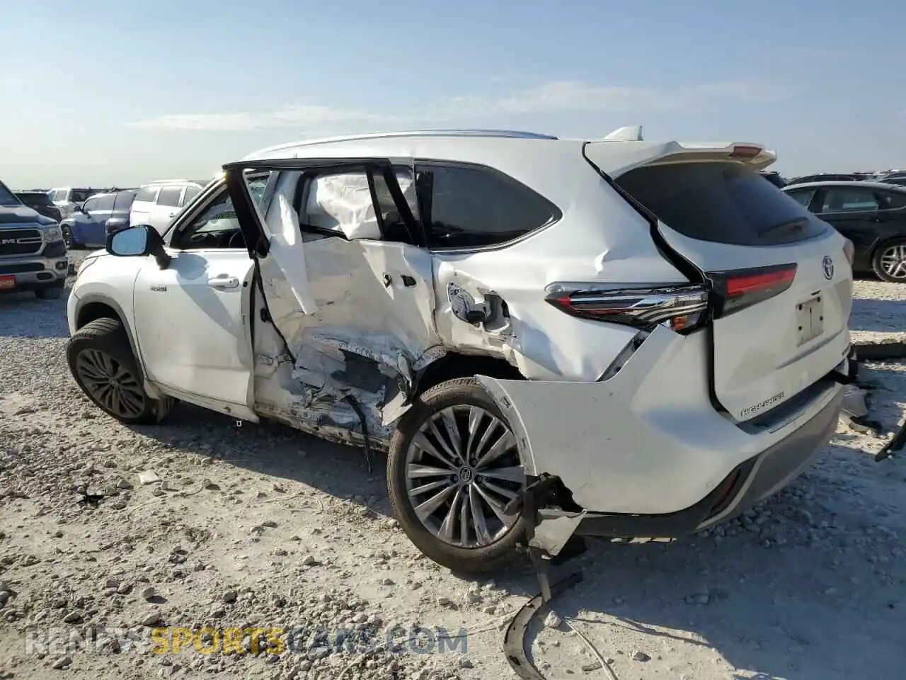 2 Photograph of a damaged car 5TDFARAH5MS005262 TOYOTA HIGHLANDER 2021