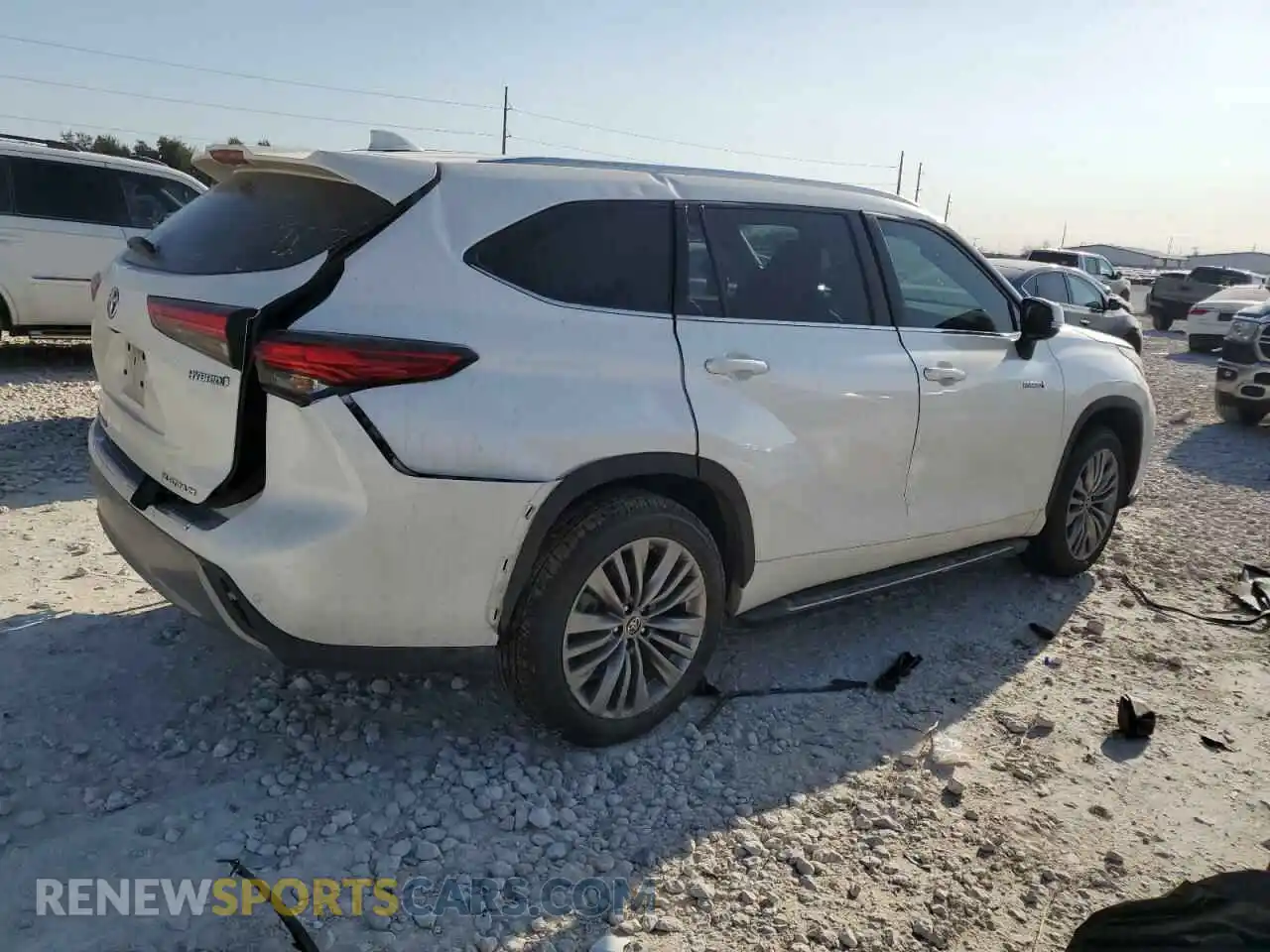 3 Photograph of a damaged car 5TDFARAH5MS005262 TOYOTA HIGHLANDER 2021