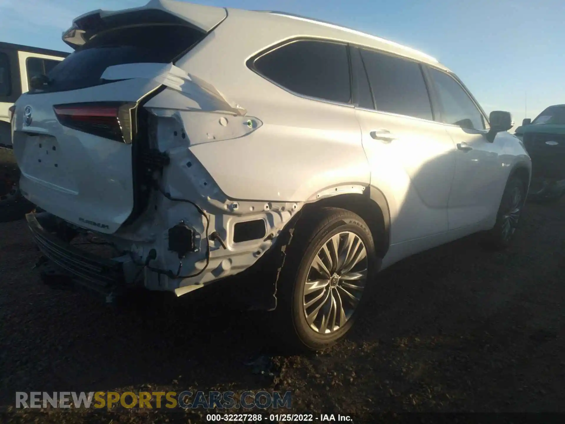 3 Photograph of a damaged car 5TDFZRAH4MS073514 TOYOTA HIGHLANDER 2021