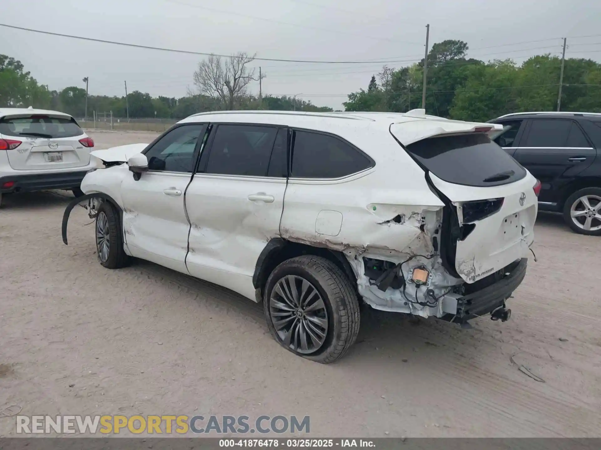 3 Photograph of a damaged car 5TDFZRAH8MS078635 TOYOTA HIGHLANDER 2021