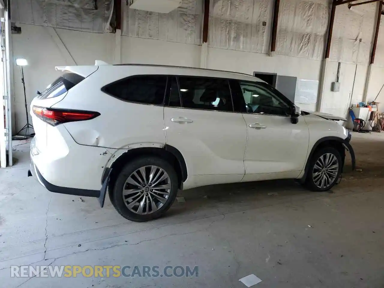 3 Photograph of a damaged car 5TDFZRBH0MS137305 TOYOTA HIGHLANDER 2021