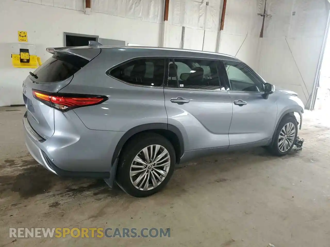 3 Photograph of a damaged car 5TDFZRBH5MS095407 TOYOTA HIGHLANDER 2021