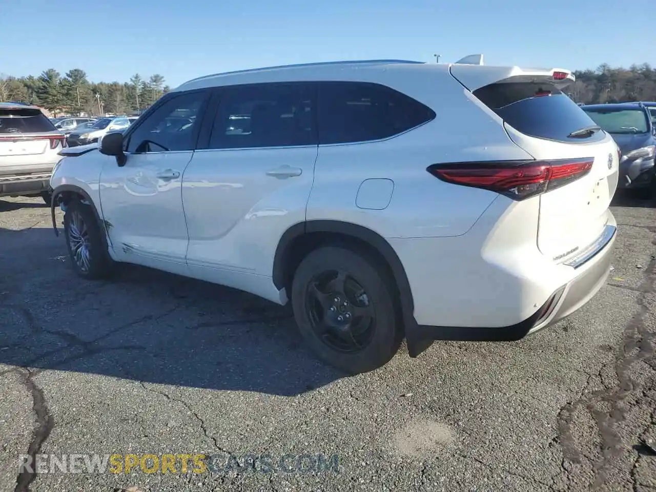 2 Photograph of a damaged car 5TDFZRBH5MS131533 TOYOTA HIGHLANDER 2021