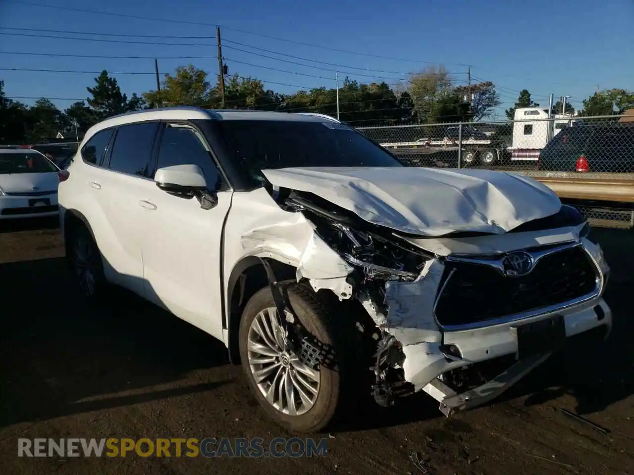 1 Photograph of a damaged car 5TDFZRBH9MS105369 TOYOTA HIGHLANDER 2021