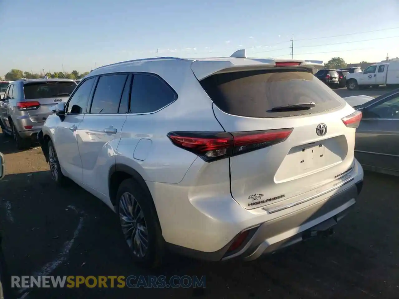 3 Photograph of a damaged car 5TDFZRBH9MS105369 TOYOTA HIGHLANDER 2021