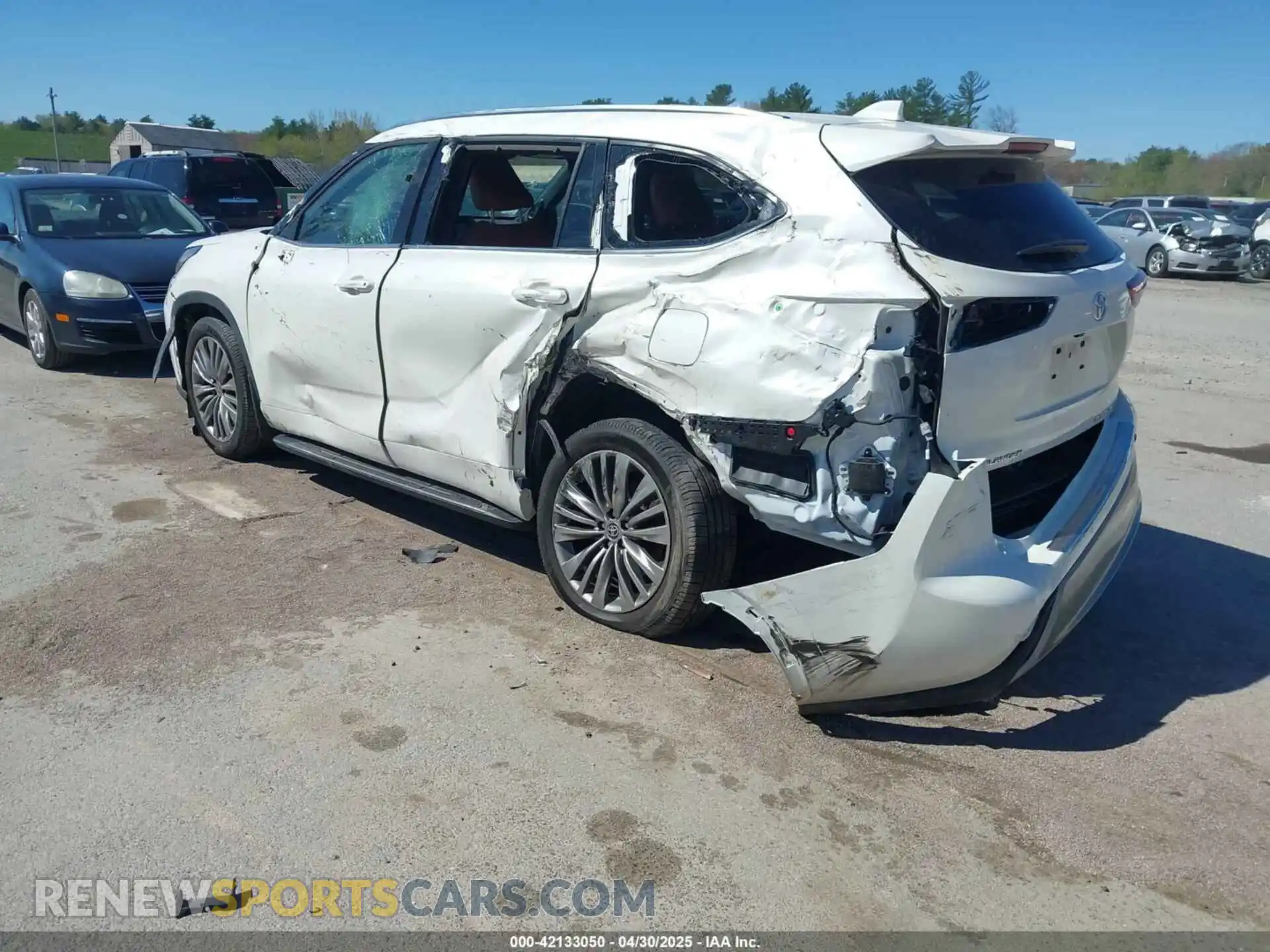 3 Photograph of a damaged car 5TDFZRBHXMS080062 TOYOTA HIGHLANDER 2021