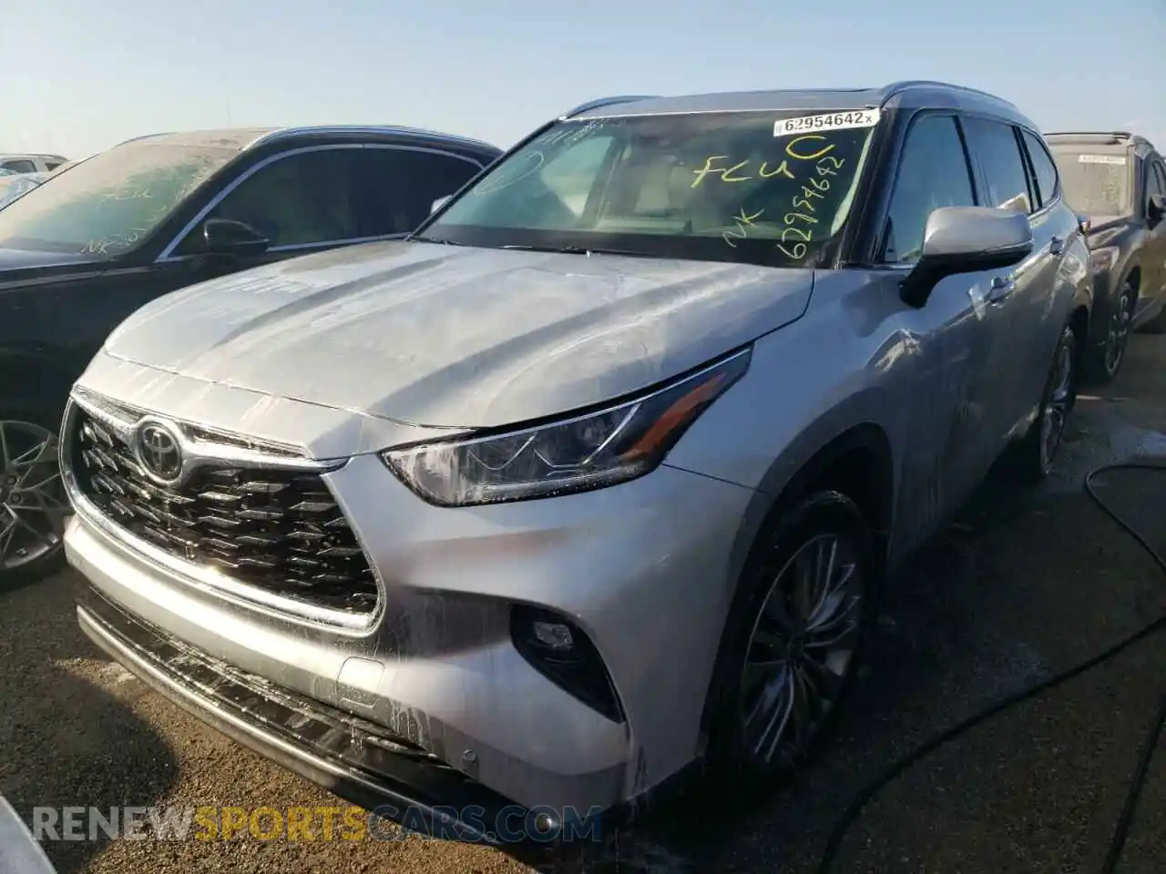 2 Photograph of a damaged car 5TDFZRBHXMS110628 TOYOTA HIGHLANDER 2021