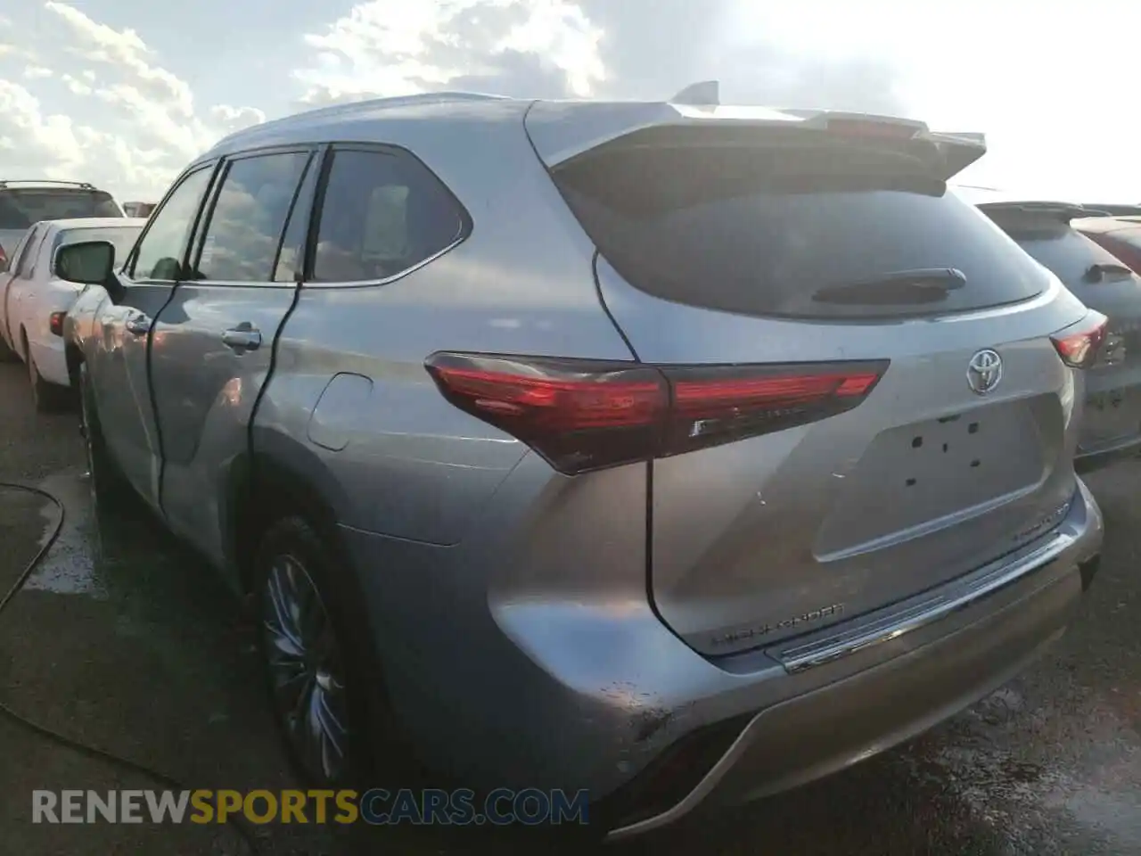 3 Photograph of a damaged car 5TDFZRBHXMS110628 TOYOTA HIGHLANDER 2021
