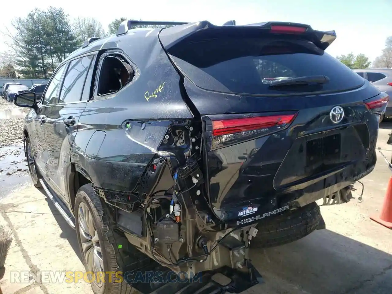 3 Photograph of a damaged car 5TDFZRBHXMS124674 TOYOTA HIGHLANDER 2021