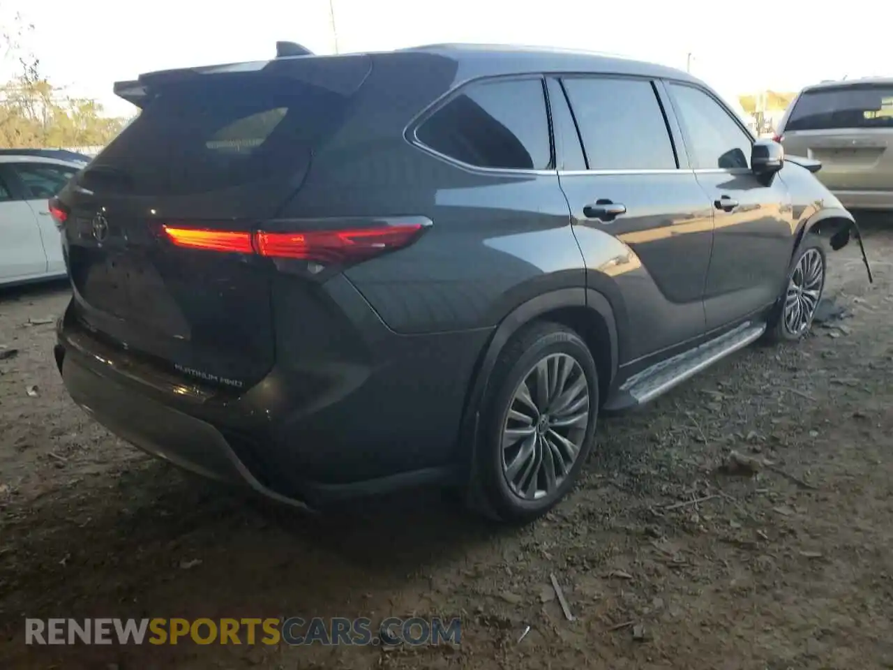 3 Photograph of a damaged car 5TDFZRBHXMS132029 TOYOTA HIGHLANDER 2021