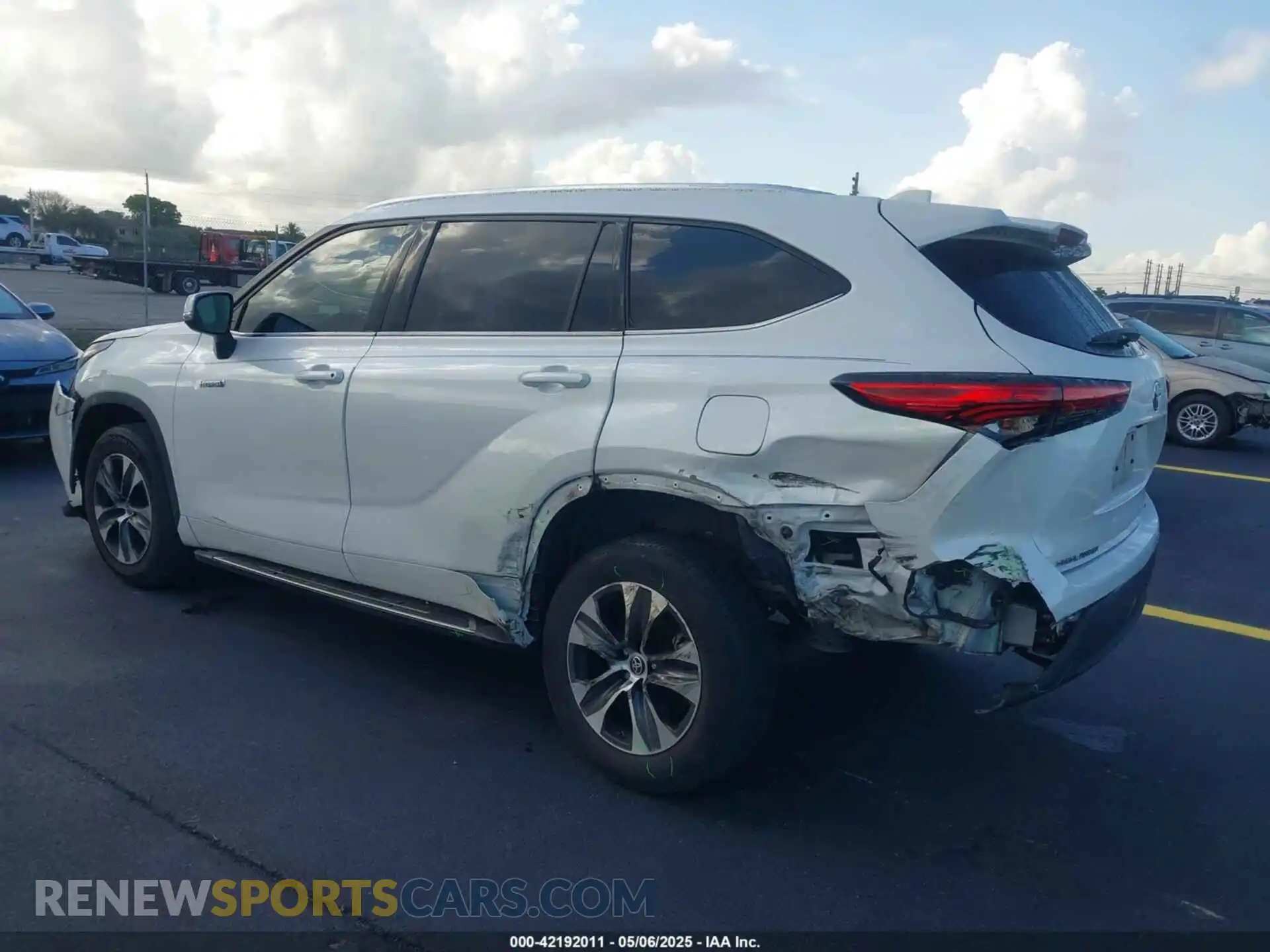 3 Photograph of a damaged car 5TDGARAH3MS506073 TOYOTA HIGHLANDER 2021