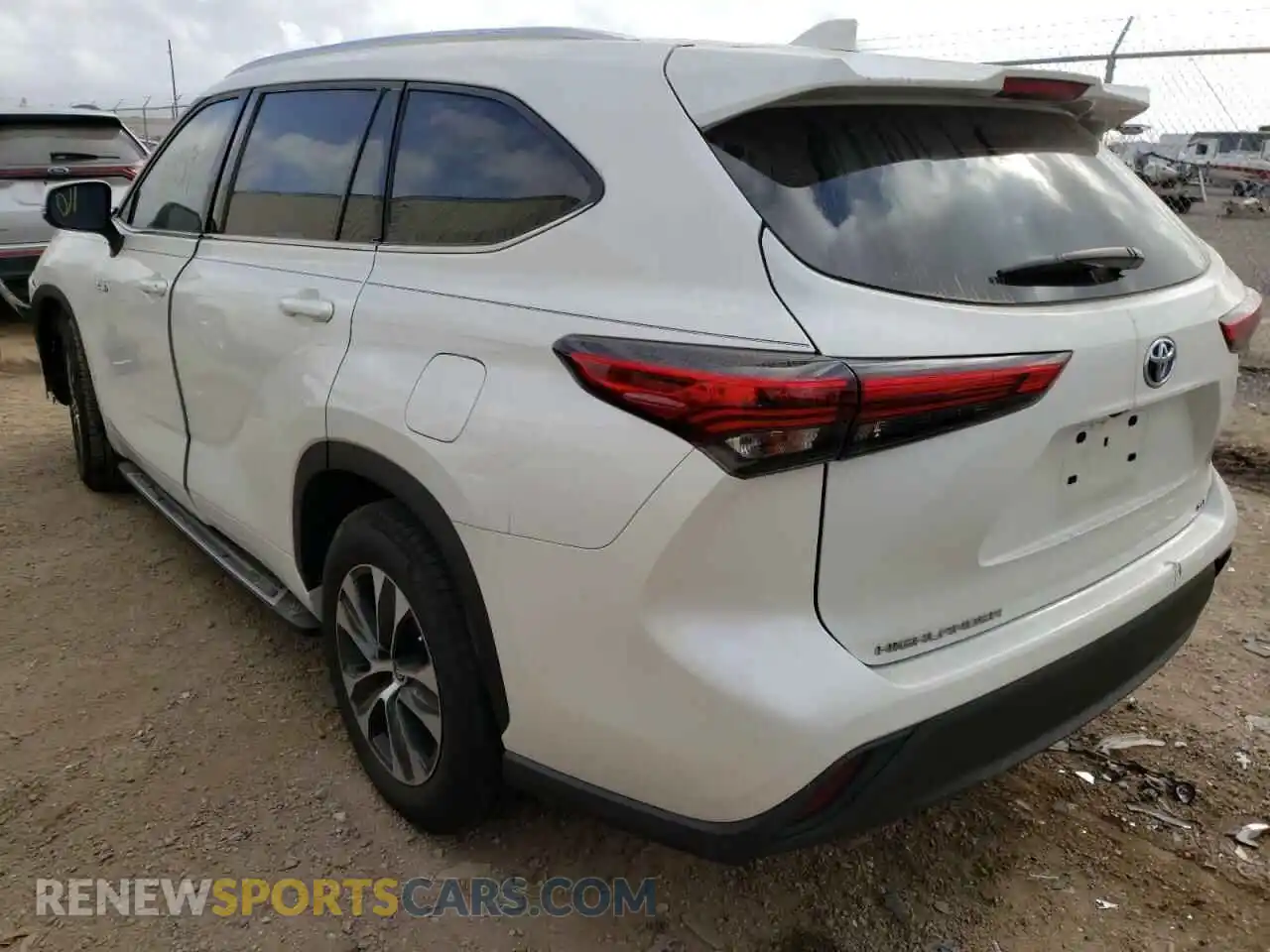 3 Photograph of a damaged car 5TDGARAH6MS504284 TOYOTA HIGHLANDER 2021