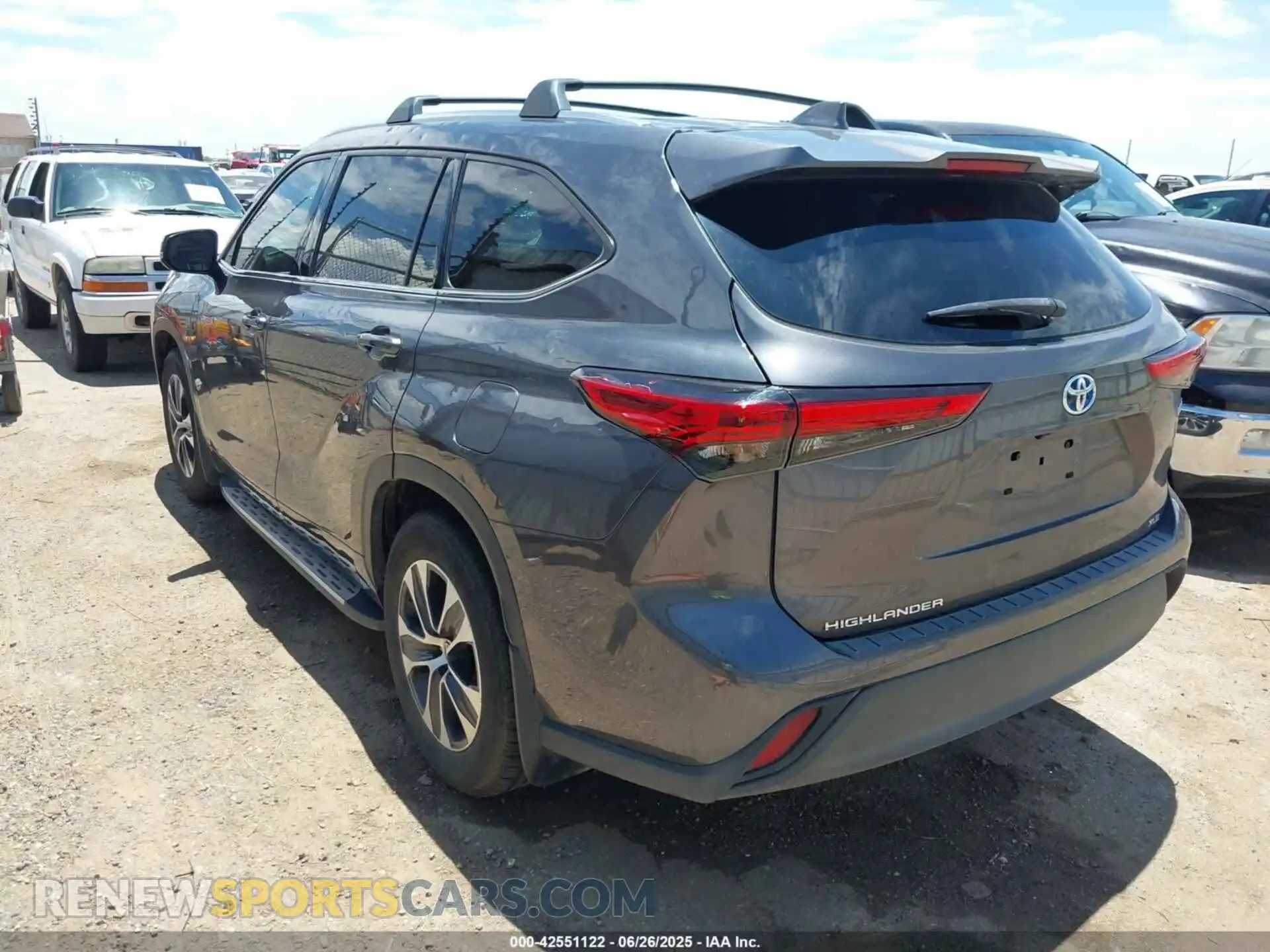 3 Photograph of a damaged car 5TDGARAH6MS508397 TOYOTA HIGHLANDER 2021