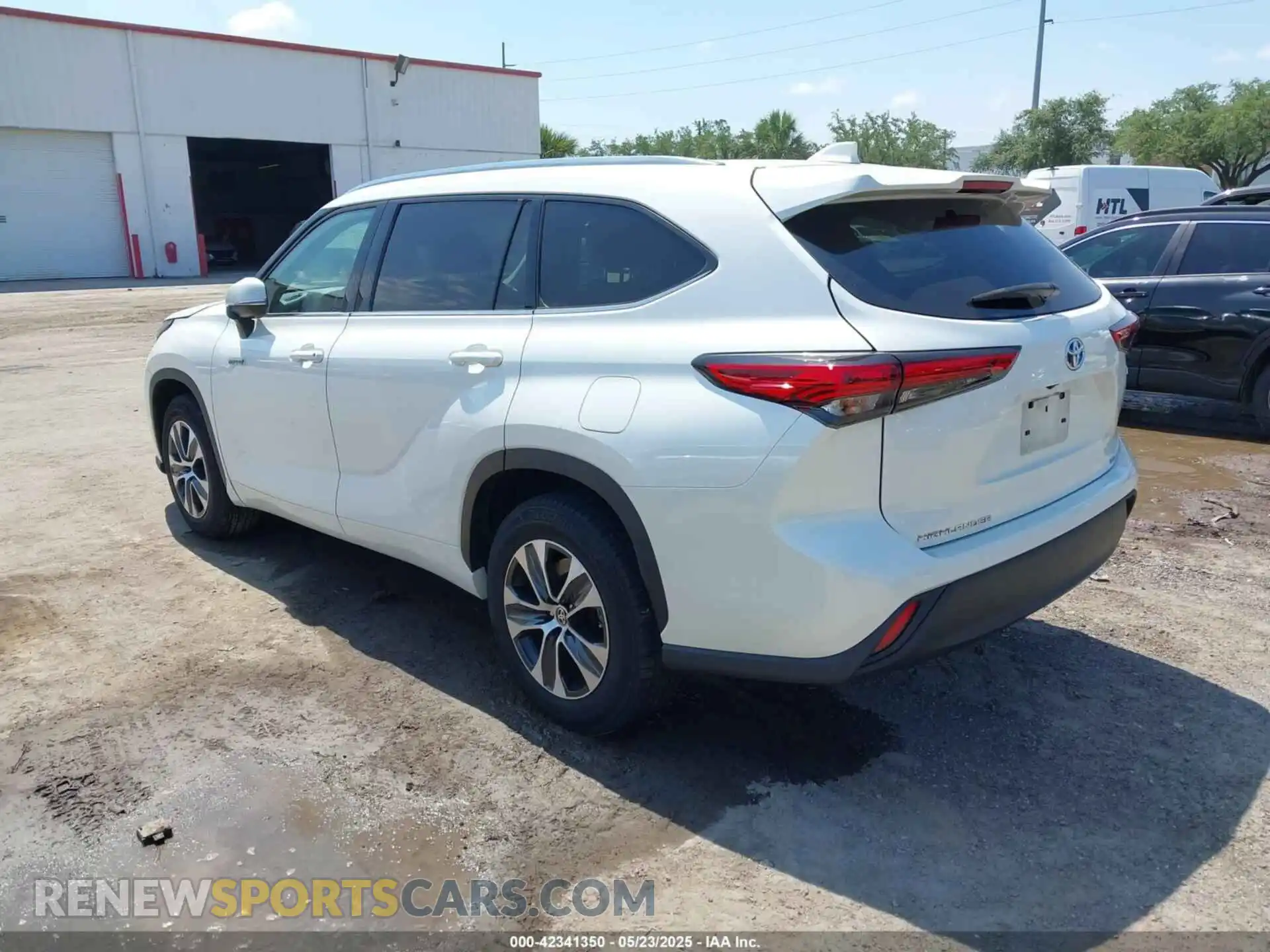 3 Photograph of a damaged car 5TDGARAHXMS503736 TOYOTA HIGHLANDER 2021