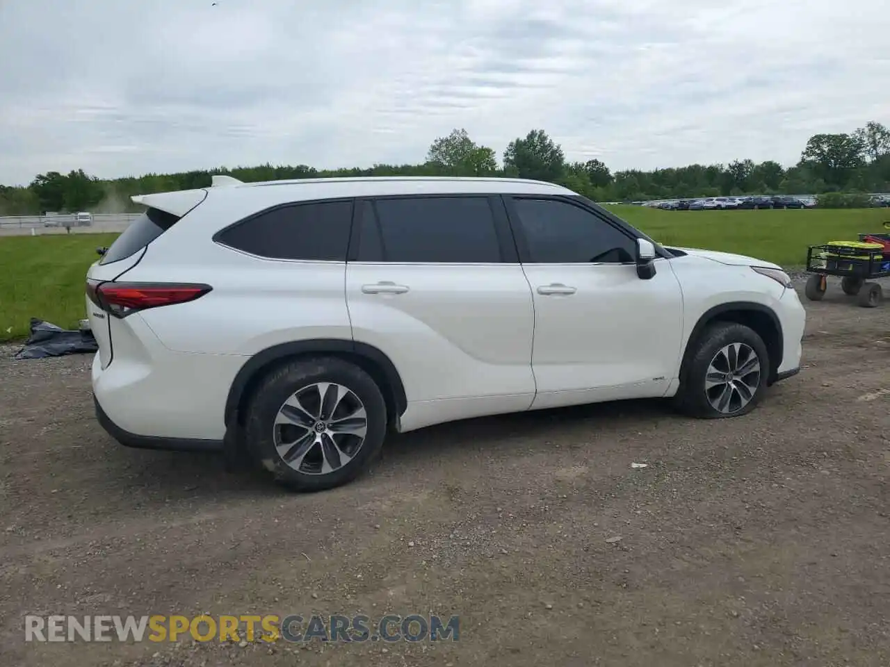 3 Photograph of a damaged car 5TDGBRCH2MS059701 TOYOTA HIGHLANDER 2021
