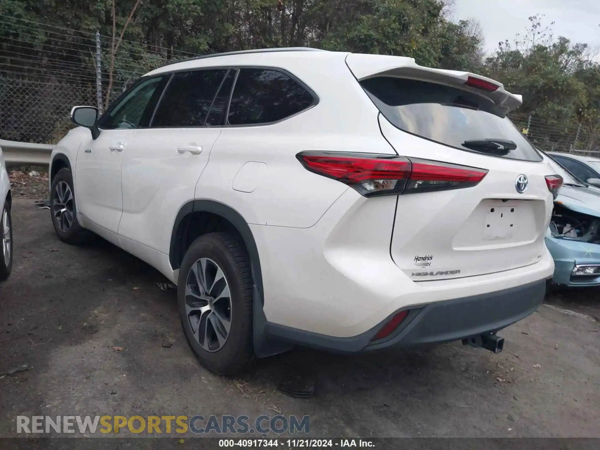3 Photograph of a damaged car 5TDGBRCH5MS528005 TOYOTA HIGHLANDER 2021