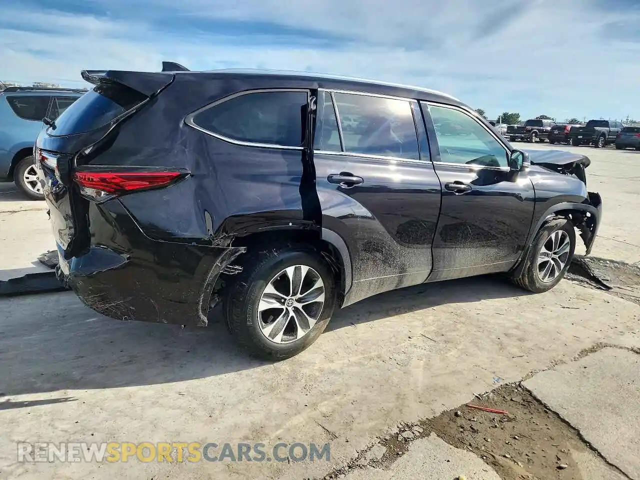 3 fotografías del automóvil dañado 5TDGZRAH0MS032270 TOYOTA HIGHLANDER 2021