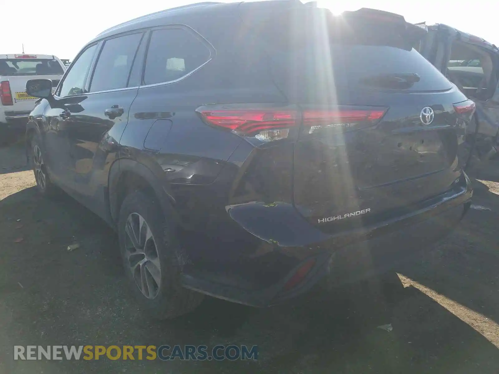 3 fotografías del automóvil dañado 5TDGZRAH0MS041132 TOYOTA HIGHLANDER 2021