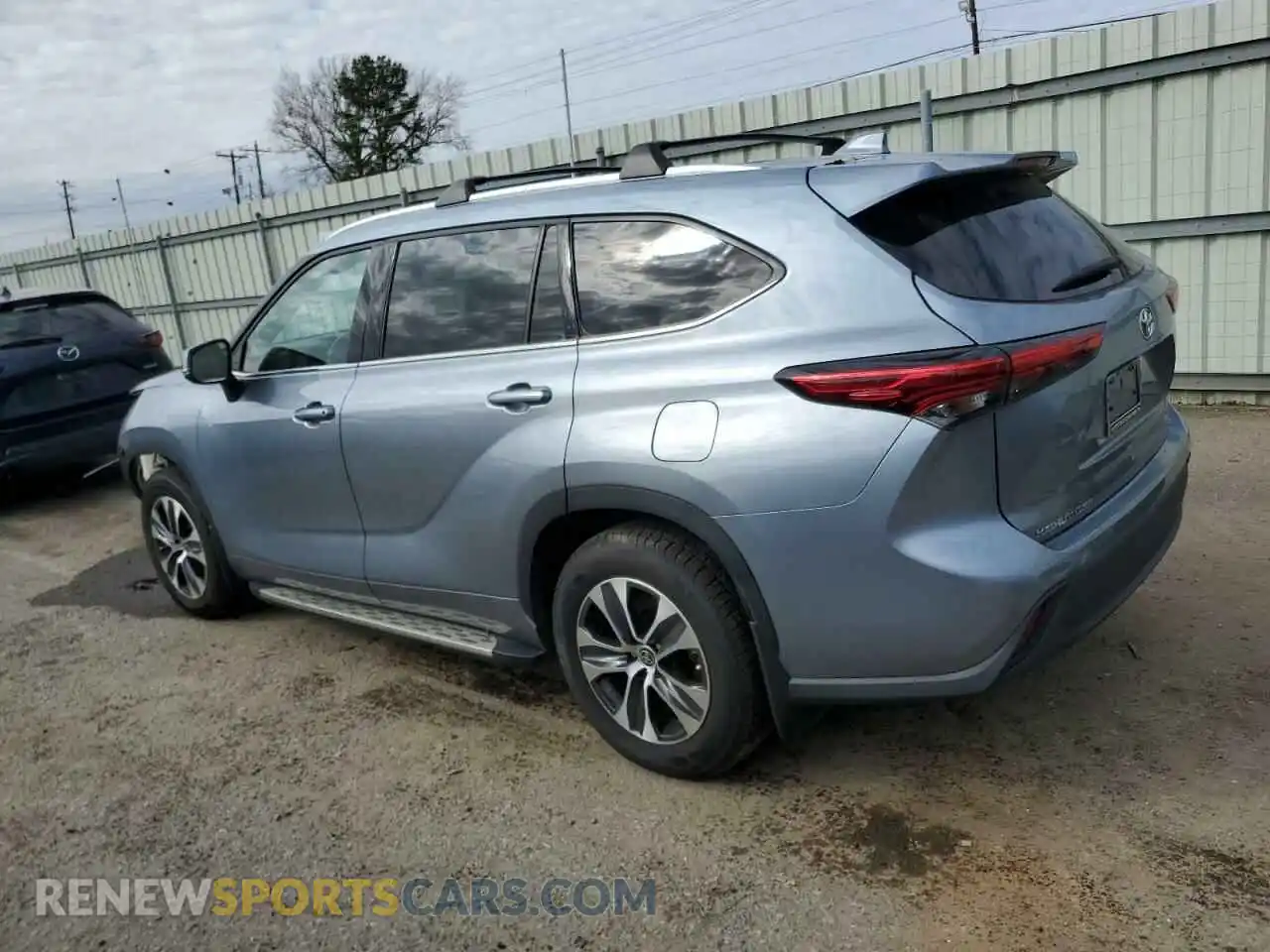 2 Photograph of a damaged car 5TDGZRAH0MS068718 TOYOTA HIGHLANDER 2021