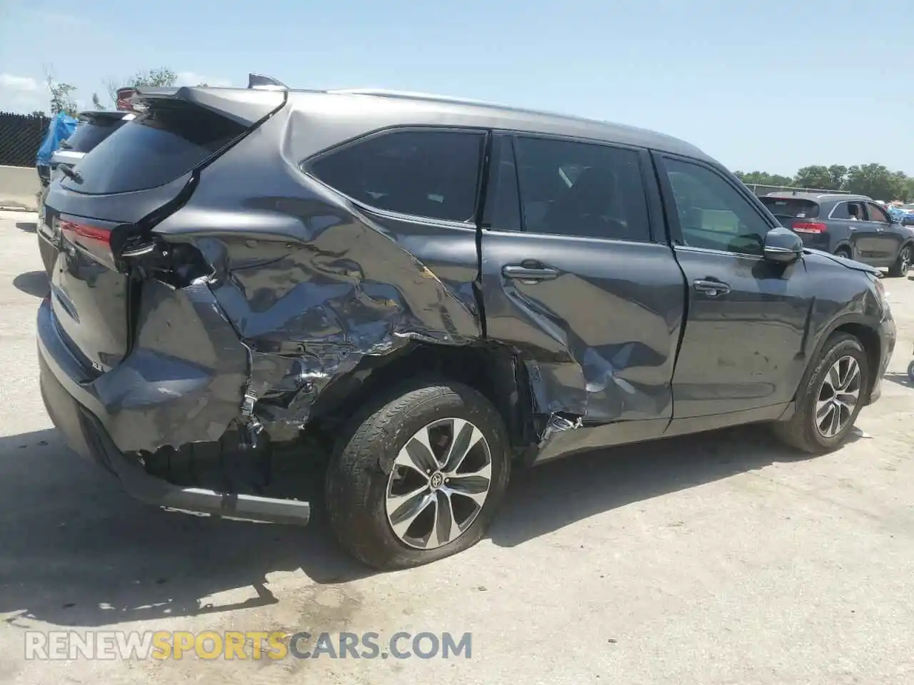 3 Photograph of a damaged car 5TDGZRAH0MS527164 TOYOTA HIGHLANDER 2021