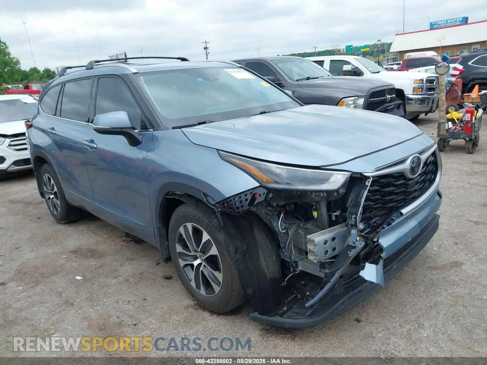 1 Photograph of a damaged car 5TDGZRAH2MS033713 TOYOTA HIGHLANDER 2021