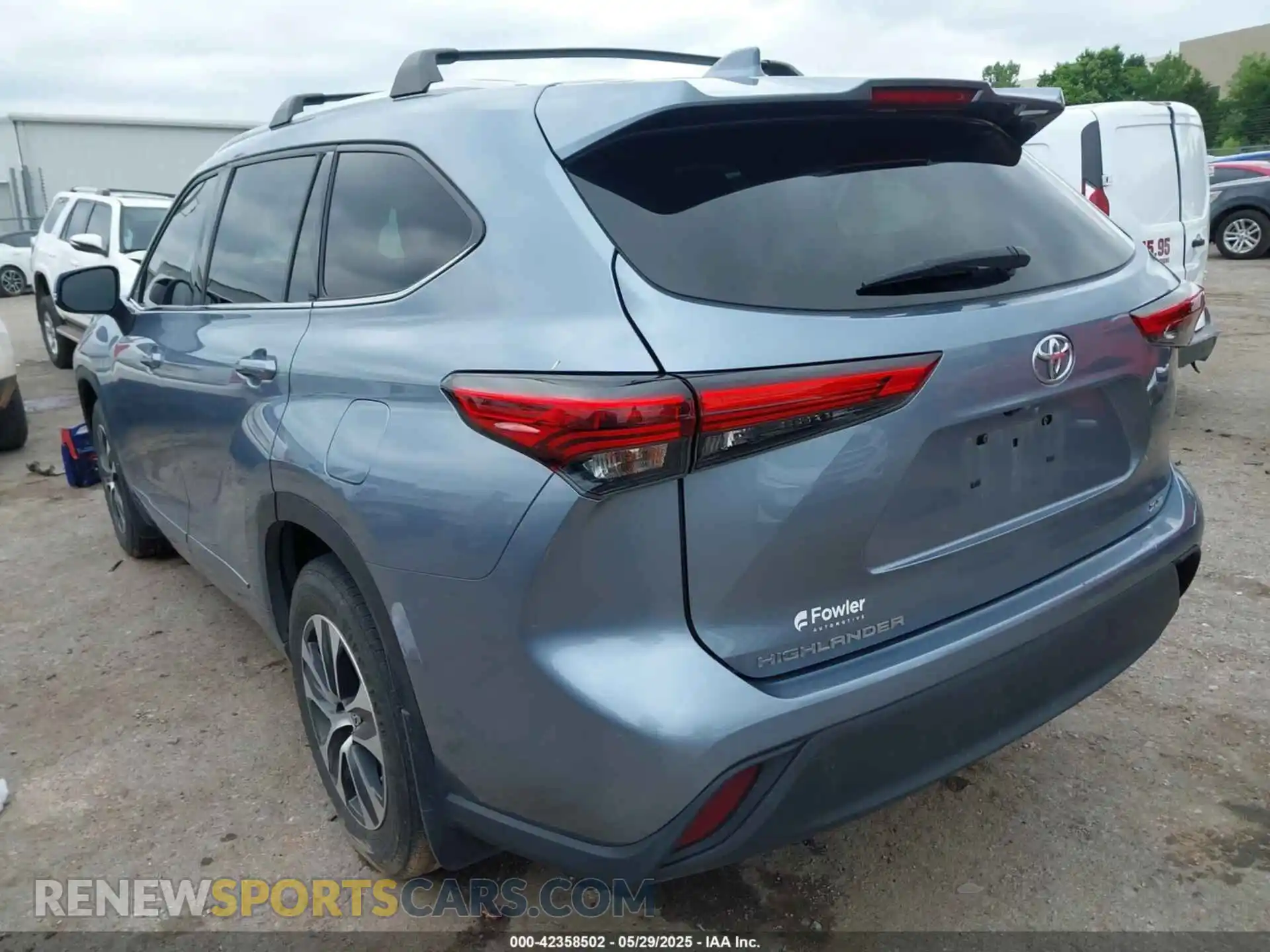 3 Photograph of a damaged car 5TDGZRAH2MS033713 TOYOTA HIGHLANDER 2021