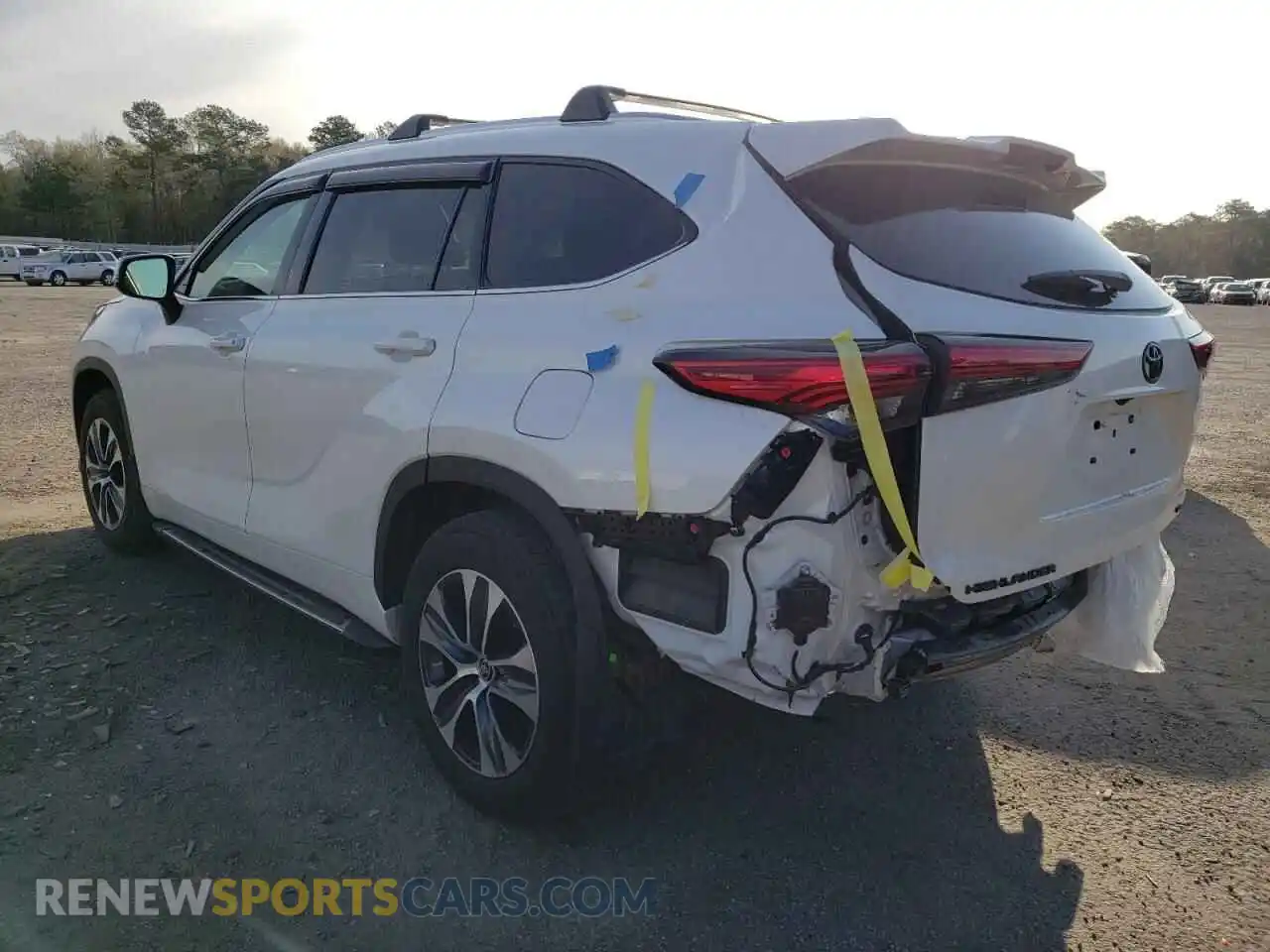 3 Photograph of a damaged car 5TDGZRAH2MS076769 TOYOTA HIGHLANDER 2021
