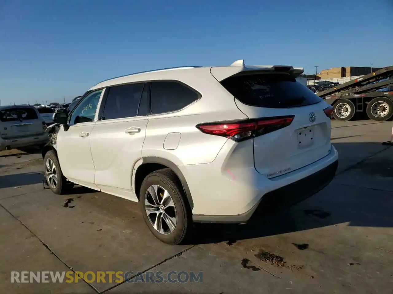 2 Photograph of a damaged car 5TDGZRAH3MS044266 TOYOTA HIGHLANDER 2021