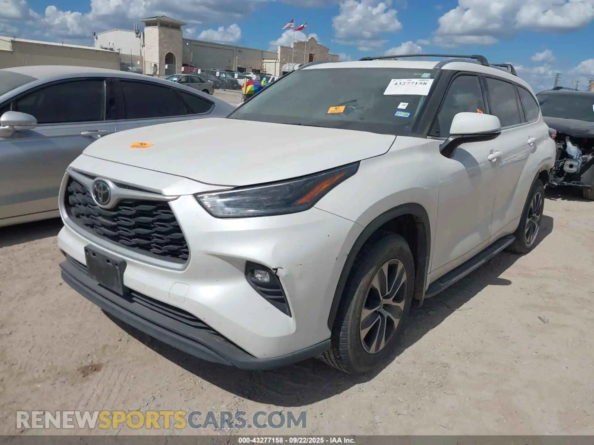 2 Photograph of a damaged car 5TDGZRAH4MS519388 TOYOTA HIGHLANDER 2021
