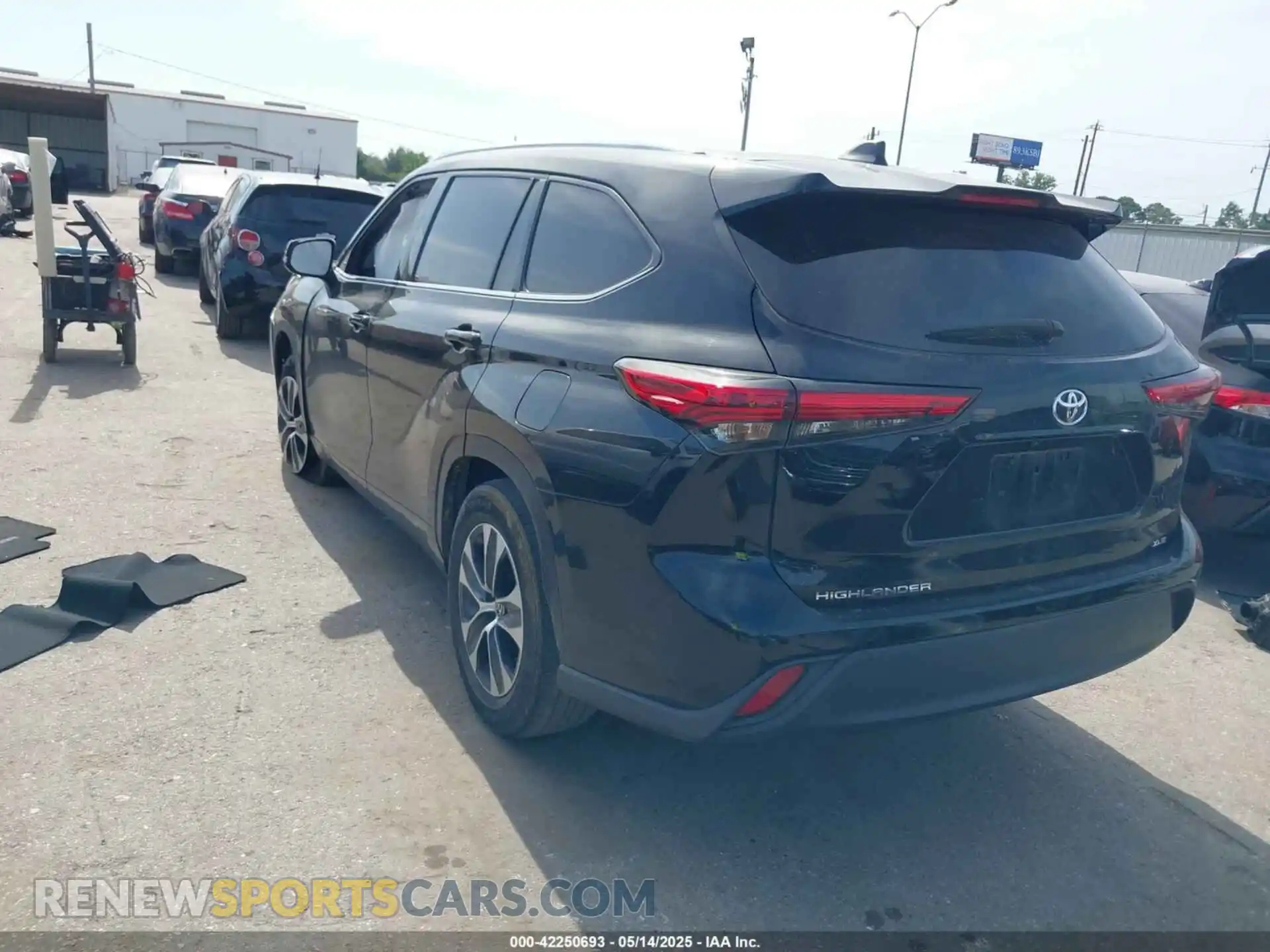 3 fotografías del automóvil dañado 5TDGZRAH5MS041322 TOYOTA HIGHLANDER 2021