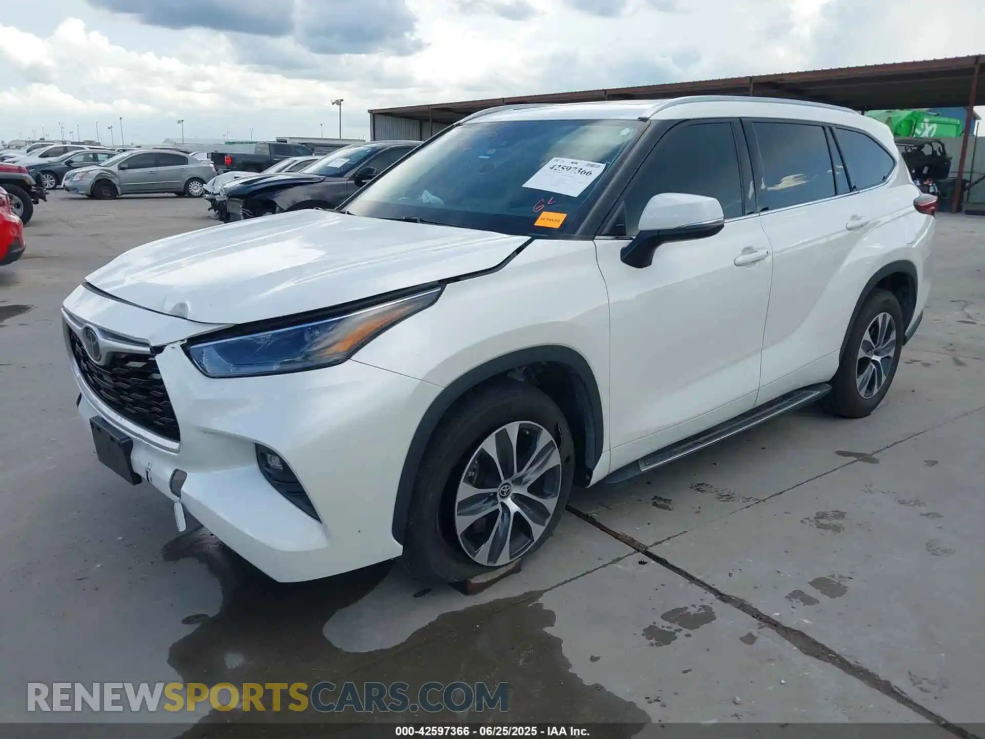 2 Photograph of a damaged car 5TDGZRAH5MS520338 TOYOTA HIGHLANDER 2021