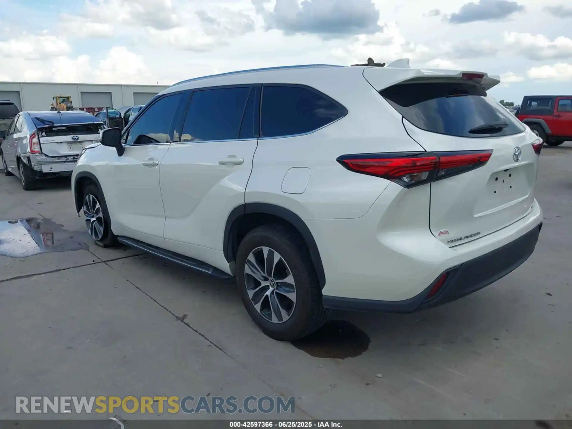 3 Photograph of a damaged car 5TDGZRAH5MS520338 TOYOTA HIGHLANDER 2021