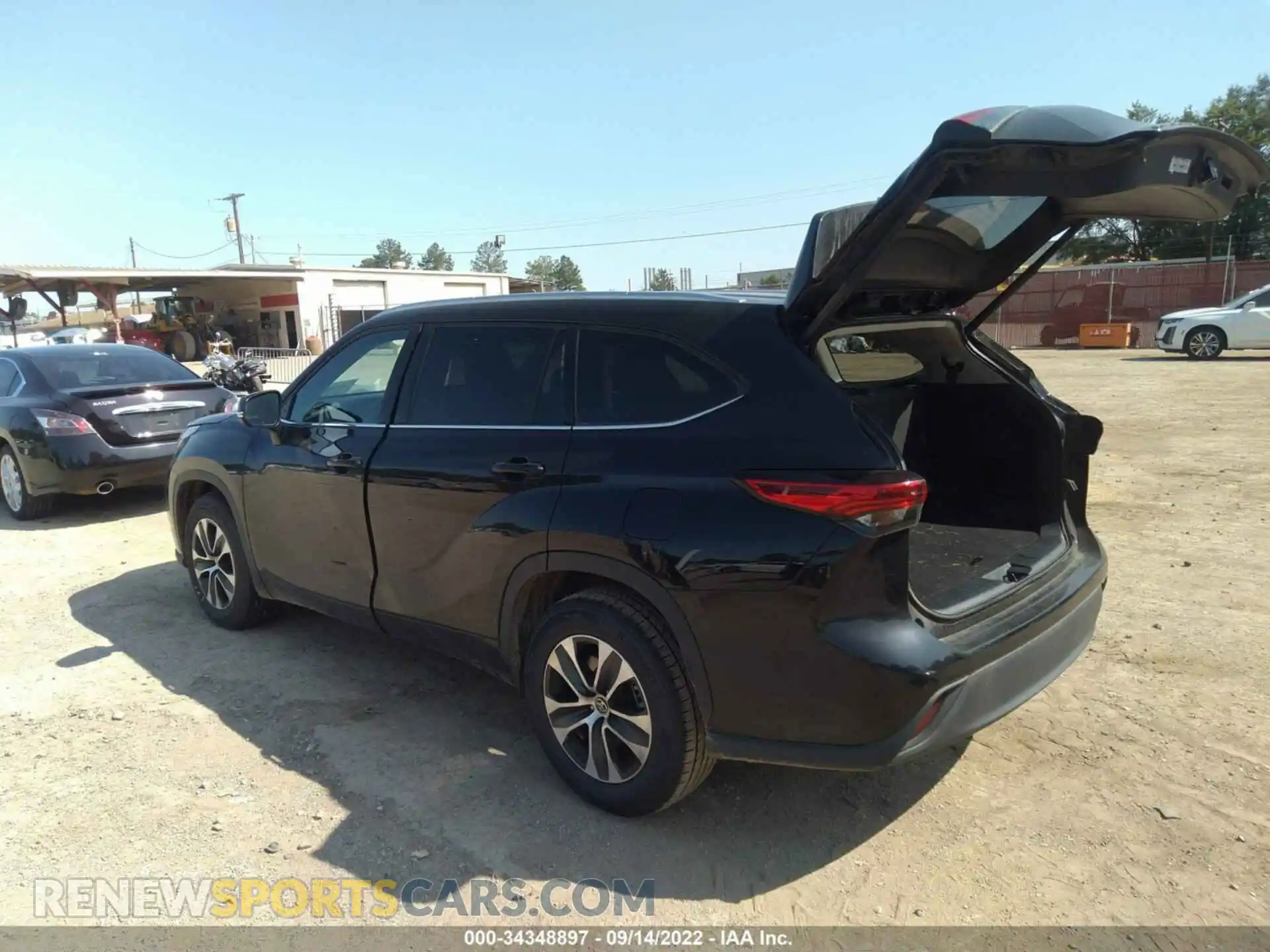 3 Photograph of a damaged car 5TDGZRAH6MS040437 TOYOTA HIGHLANDER 2021